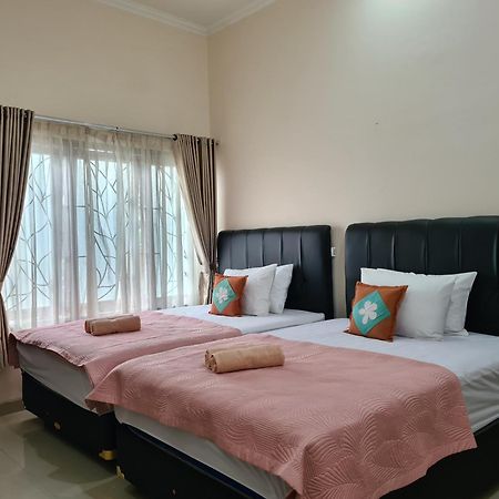 Ndalem Suryo Saptono Guest House Tugu Exterior foto