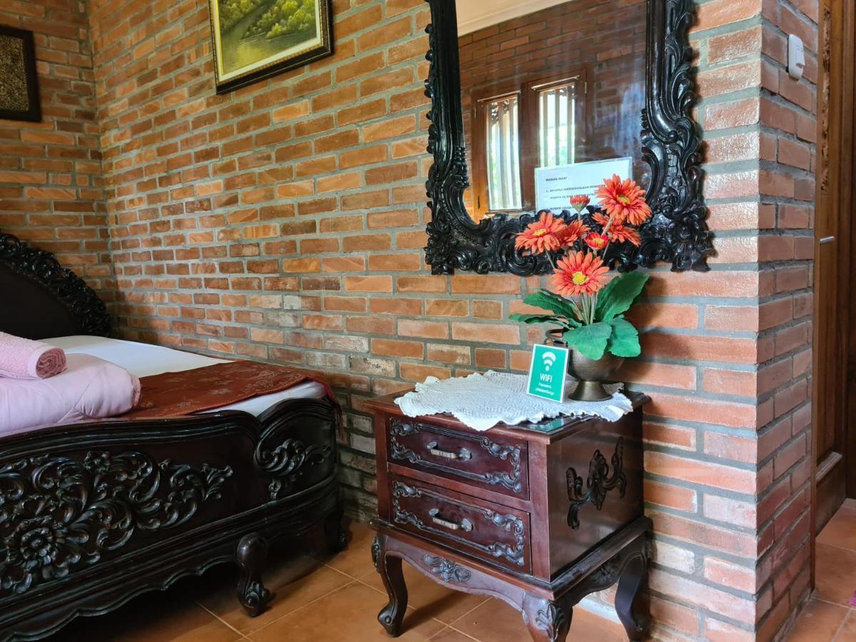 Ndalem Suryo Saptono Guest House Tugu Exterior foto