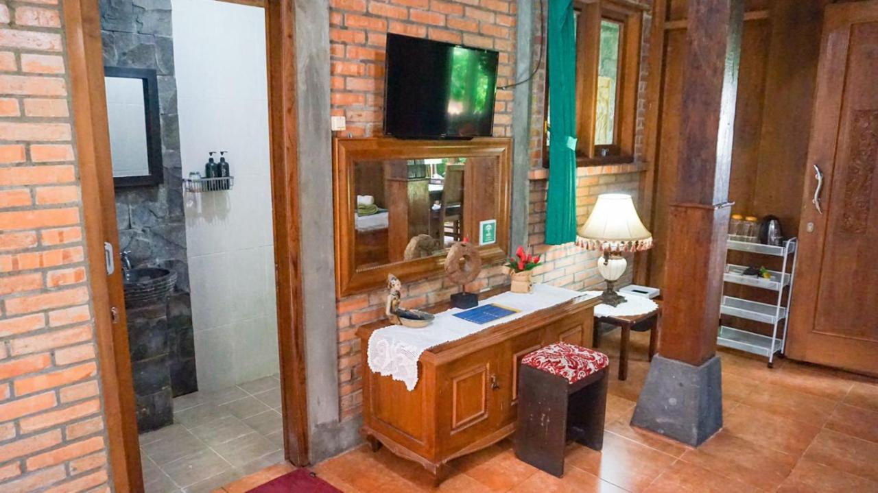 Ndalem Suryo Saptono Guest House Tugu Exterior foto