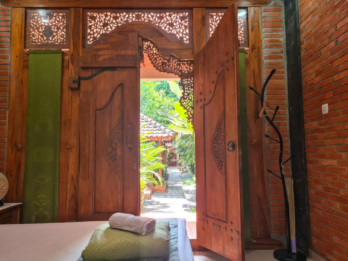 Ndalem Suryo Saptono Guest House Tugu Exterior foto