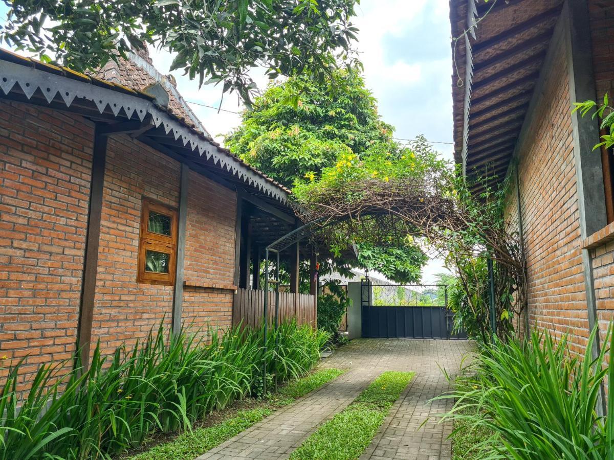 Ndalem Suryo Saptono Guest House Tugu Exterior foto