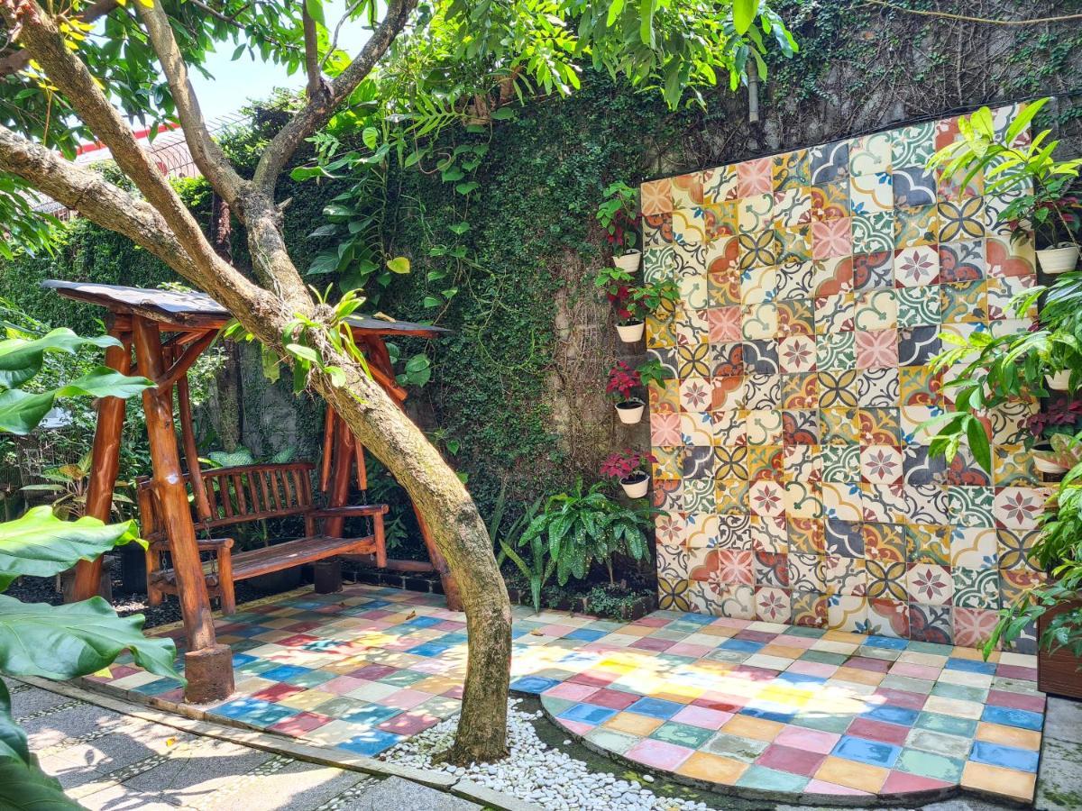 Ndalem Suryo Saptono Guest House Tugu Exterior foto