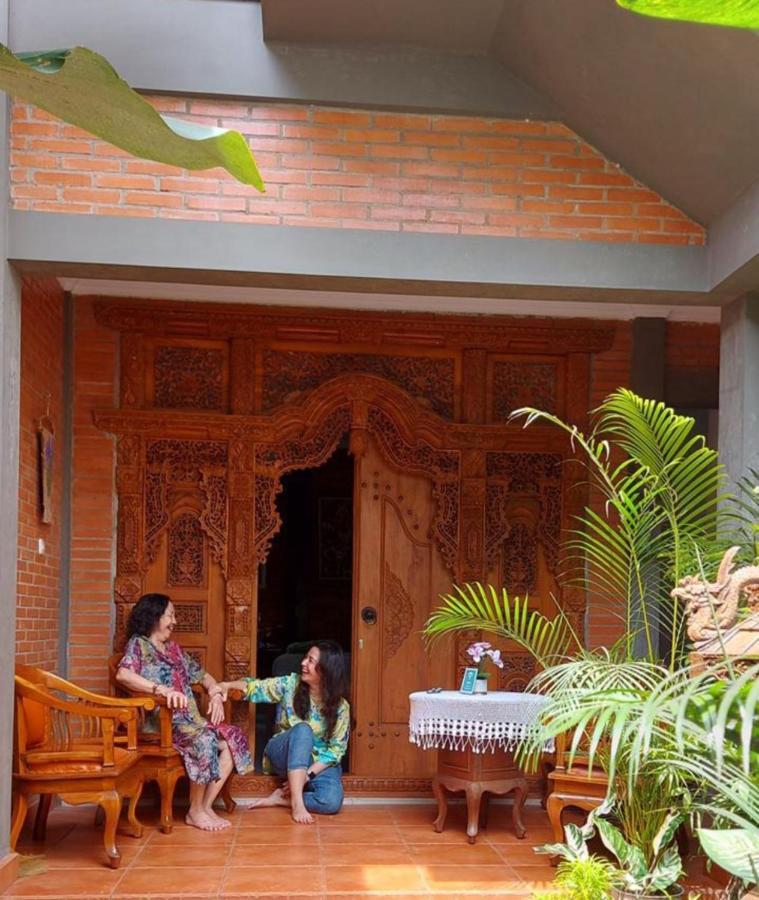 Ndalem Suryo Saptono Guest House Tugu Exterior foto