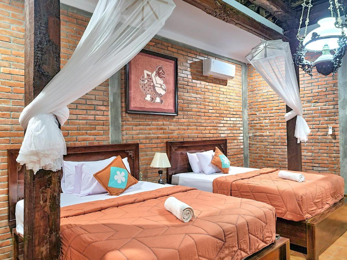 Ndalem Suryo Saptono Guest House Tugu Exterior foto