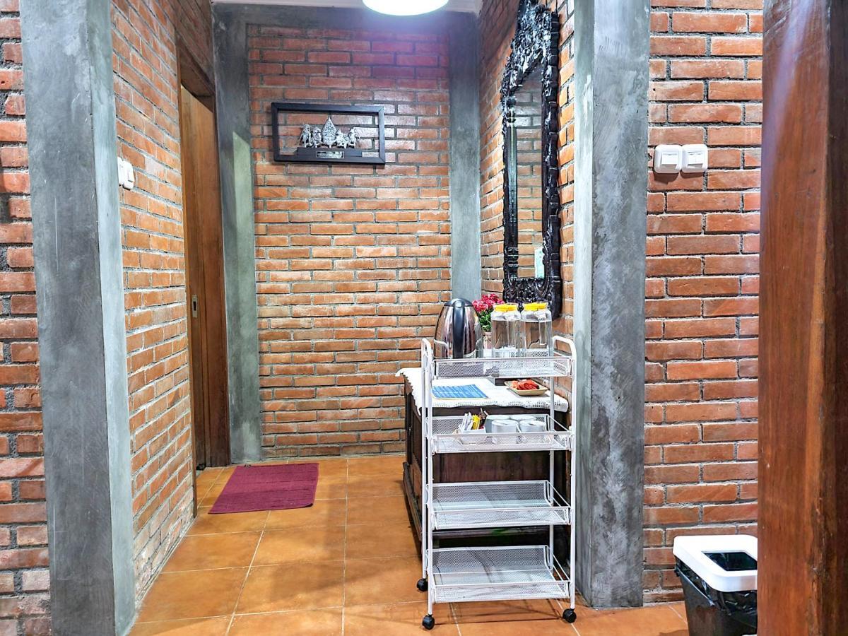 Ndalem Suryo Saptono Guest House Tugu Exterior foto