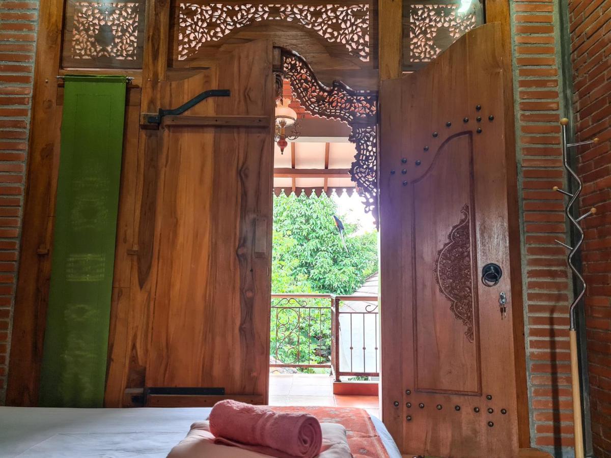Ndalem Suryo Saptono Guest House Tugu Exterior foto