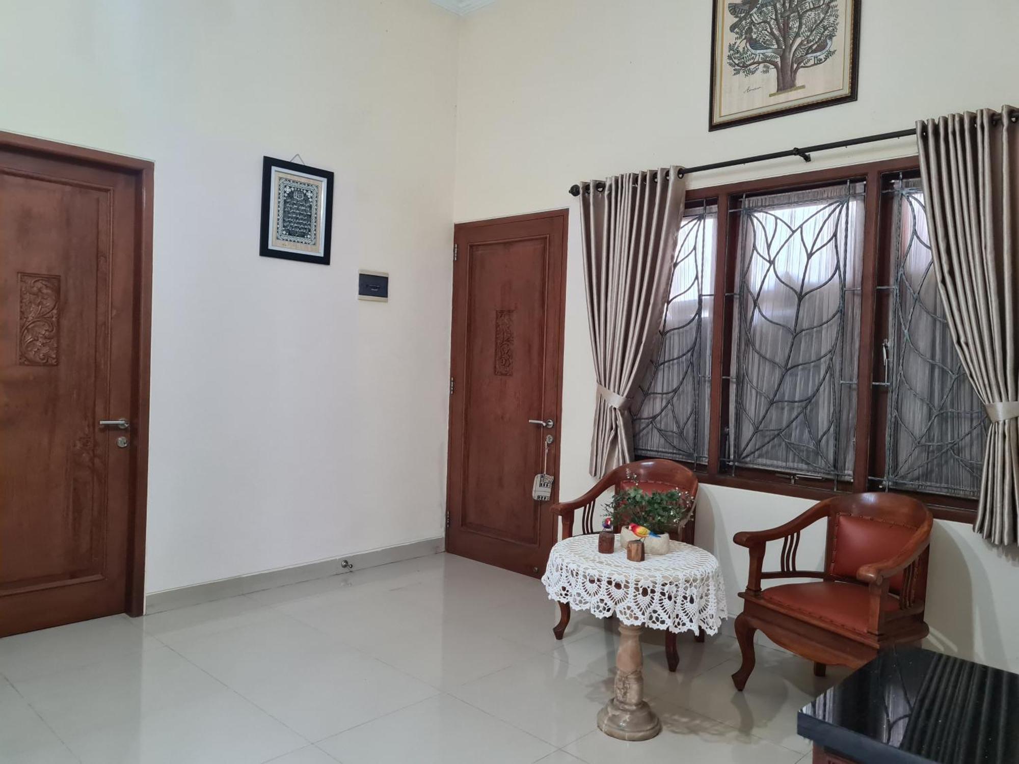 Ndalem Suryo Saptono Guest House Tugu Exterior foto