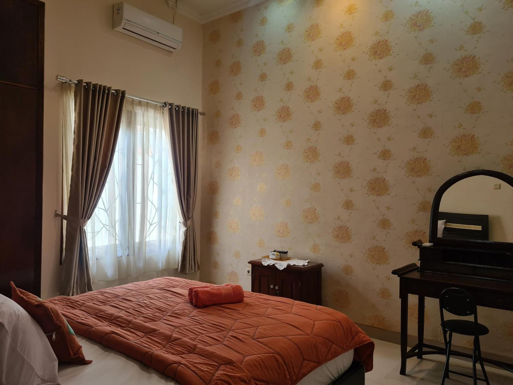 Ndalem Suryo Saptono Guest House Tugu Exterior foto