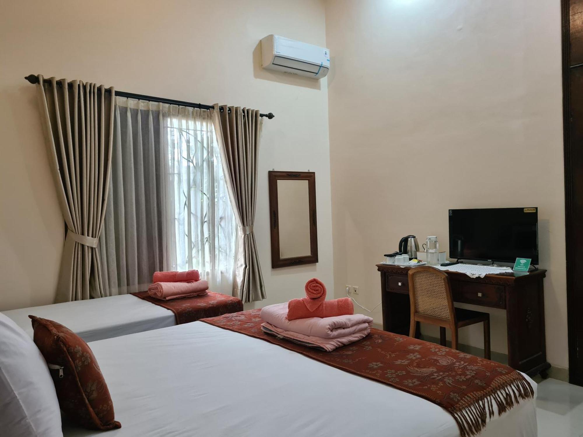 Ndalem Suryo Saptono Guest House Tugu Exterior foto