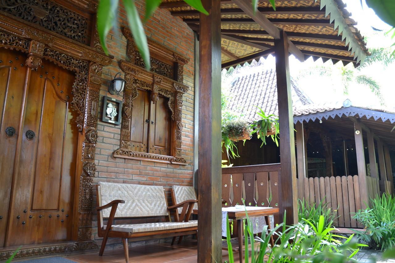 Ndalem Suryo Saptono Guest House Tugu Exterior foto